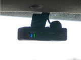 この車にはリアにもドライブレコーダーを装備しております◆映像・音声などを記録する自動車用の装置です。 もしもの事故の際の記録はもちろん、旅行の際の思い出としてドライブの映像を楽しむことができます。