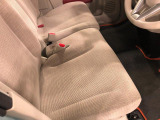 痛みの出やすい運転席シートの角、フロアマット、座面、ともに良好です