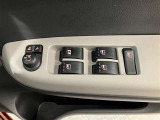 パワーウィンドウは一部自動です。