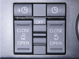 両側電動スライドドアを装備しております。