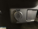 12V/120Wのアクセサリーソケットが配置されています。