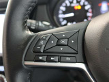 便利なステアリングスイッチ付きでナビに目をやらなくても音量調整等が可能です。