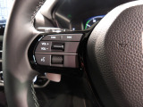 ステアリングにオーディオ操作スイッチが付いています。オーディオ画面に直接タッチしなくても操作が出来ますので、運転に集中できます。