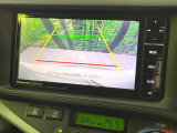 【バックカメラ】駐車時に後方がリアルタイム映像で確認できます。大型商業施設や立体駐車場での駐車時や、夜間のバック時に大活躍!運転スキルに関わらず、今や必須となった装備のひとつです!