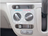 操作性に優れた運転席となります!小物入れや各ボタンの配置にこだわり、使いやすいです!座り心地もよく視認性も良好なのでロングドライブもお任せ下さい!