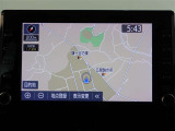 純正ナビを装備。タッチパネル式で使いやすく、お出かけもラクラクです。