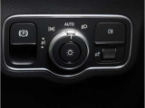 Autoライトを装備しております。