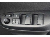 スイッチ一つで窓を開け閉めできるパワーウィンドウスイッチです。