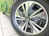 【純正15インチアルミホイール】外観にマッチした純正アルミホイールを装着しております。各種社外アルミホイールや、スタッドレスタイヤも取扱いしております。是非ご相談ください♪