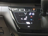 オートエアコンで快適温度を自動で保ってくれます!タッチパネルでネイルつけてても操作しやすいです