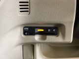 ハンドルの左下にETCがついています。高速道路の料金所の通過も楽々です。 カードの取り出しもしやすい場所についています。