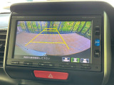 【バックカメラ】駐車時に後方がリアルタイム映像で確認できます。大型商業施設や立体駐車場での駐車時や、夜間のバック時に大活躍!運転スキルに関わらず、今や必須となった装備のひとつです!