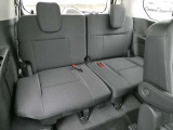 3列目も左右独立シートリクライニングが可能で快適です。