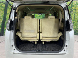普段のお買い物や通勤、送迎等に十分な荷室スペースを確保しております。セカンドシートを倒すと、大きな荷物の積載も可能です♪