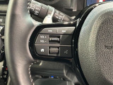 ステアリングにオーディオ操作スイッチが付いています。オーディオ画面に直接タッチしなくても操作が出来ますので、運転に集中できます。