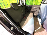 後部座席も気になるようなキズ・汚れやへたり等、大きなダメージはなく、良好な状態です。