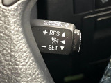 【クルーズコントロール】高速道路もラクラク走行。アクセルを離しても一定速度で走行ができ、長距離運転時の負担を軽減!加速・減速も簡単なスイッチ操作で調整できます。