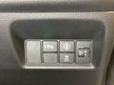 ハンドルの右側にはヘッドライトレベライザーとHondaセンシング用のメインスイッチがついています。ヘッドライトレベライザーは道路状況や積荷の加重に応じてライトの高さを調節できます。