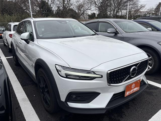 V60クロスカントリーアルティメット B5 AWD 4WD純正9型ディスプレイナビ 全周囲カメラ