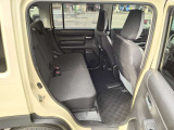 後部座席も広々!快適に過ごしていただけます!