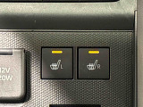 寒い日のドライブを快適にする運転席&助手席シートヒーターが付いてます。アクセサリーソケット(12V/120W)も装備されています。