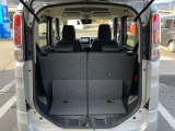 普段のお買い物や通勤、送迎等に十分な荷室スペースを確保しております。セカンドシートを倒すと、大きな荷物の積載も可能です♪