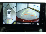 【パノラミックビューモニター】クルマの斜め後ろや真横など、目が届きにくい箇所も確認できるため、いち早く障害物に気が付くことができて安心ですね♪