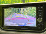 【バックカメラ】駐車時に後方がリアルタイム映像で確認できます。大型商業施設や立体駐車場での駐車時や、夜間のバック時に大活躍!運転スキルに関わらず、今や必須となった装備のひとつです!