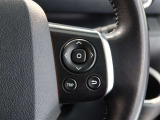 ステアリングスイッチ付き。前方から目を離すことなく操作することが可能です。
