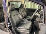 運転席はパワーシート付です。細かな動きでドライビングポジションを確保できます。