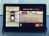狭い場所での駐車やすれ違いなどでより的確な運転操作に役立つ360&deg;ビューモニターが装備されています。