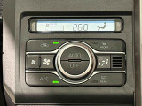 車内空調は&rdquo;AUTOエアコン&rdquo;にお任せ。運転に集中出来ますよ!