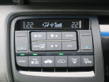 かんたん操作のフルオートエアコンです。シートヒーターもあり、一年中快適に過ごすことが出来ます。