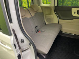 後部座席も気になるようなキズ・汚れやへたり等、大きなダメージはなく、良好な状態です。
