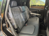 後部座席も気になるようなキズ・汚れやへたり等、大きなダメージはなく、良好な状態です。