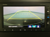 【バックカメラ】運転が苦手な方も車庫入れラクラクです!ギアをリバースに入れれば自動的に切り換わりますので、面倒な操作は不要です♪狭い駐車場もお車を傷つけず安心ですね!
