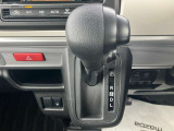 インパネシフトで、操作性も良く、足元も広々です