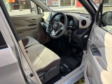 【ゆったりと運転してください】足元空間も広く、スムーズに乗り降りもいただけます♪