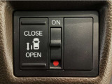 【パワースライドドア】助手席側がパワースライドドアになっており、運転席のスイッチやスマートキーでも開閉が可能です!開口部も広いので乗り降りも楽々♪