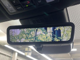 【デジタルインナーミラー】後席の大きな荷物や同乗者で後方が確認しづらい時でも安心!カメラが撮影した車両後方の映像をルームミラー内に表示。クリアな視界で状況の確認が可能です!