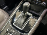アクセルペダルを踏み込む量や速さに応じて変速パターンを最適制御し、人馬一体の運転感覚を発揮してくれる6速オートマ!