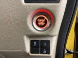 Hondaセンシング用の、VSA(ABS+TCS+横滑り抑制)解除と路外逸脱抑制機能のオンオフスイッチなどはハンドルの右側に装備しています。