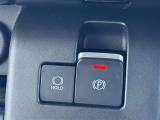 ★電動パーキングブレーキ★スイッチで作動・解除。「P」シフトで自動作動、「P」シフト以外にシフトで解除されるオート機能!