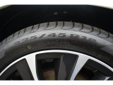 225/45R18インチタイヤを装備