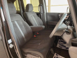 運転席シート廻りは使用感も少なく、良好な状態となっています。前オーナー様が丁寧に使っていたことがよくわかりますね。