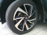 純正アルミホイールを装備しております。