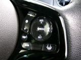 ハンドル右側にはクルーズコントロールのスイッチが装備され運転中の操作も安心して行えます!