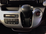 オートマチックシフトレバーは、手になじみ操作しやすい形状で安全運転にもつながります♪