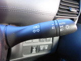 アダプティブLEDヘッドライトシステムは、照射パターンを変化させて対向車や先行車が眩しくならないようにハイビームをキープすることで、良好な視界を確保します。もちろんインテリジェントオートライトも搭載。