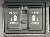 【両側パワースライドドア】スマートキーや運転席のスイッチで後席両側スライドドアの開閉が可能♪電動だから力を入れてドアを開ける必要が無く、小さなお子様でも簡単に開け閉めでき快適です♪